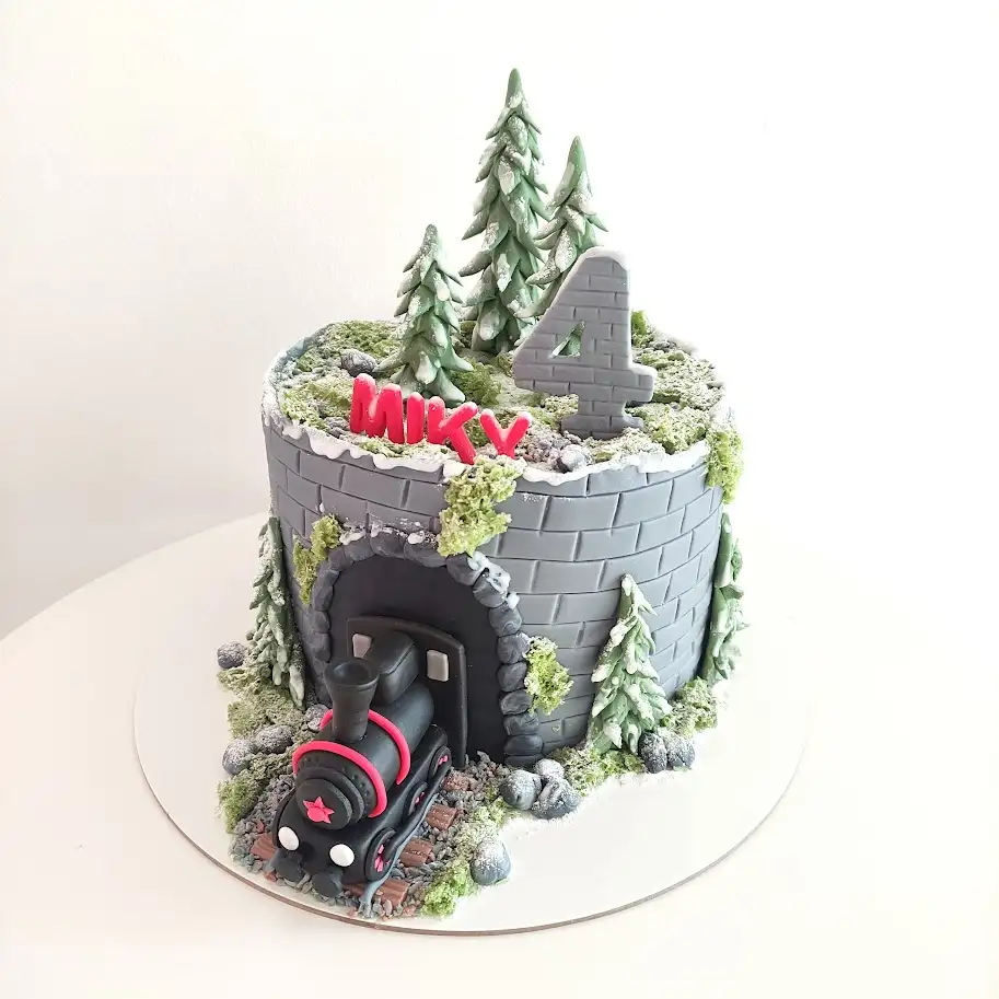 3D bezlepkový dort Vláček projíždějící tunelem Praha