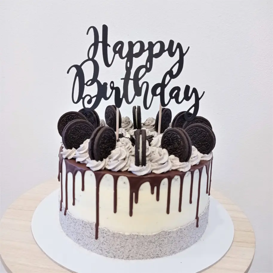 Bezlepkový Oreo drip dort Happy Birthday Praha